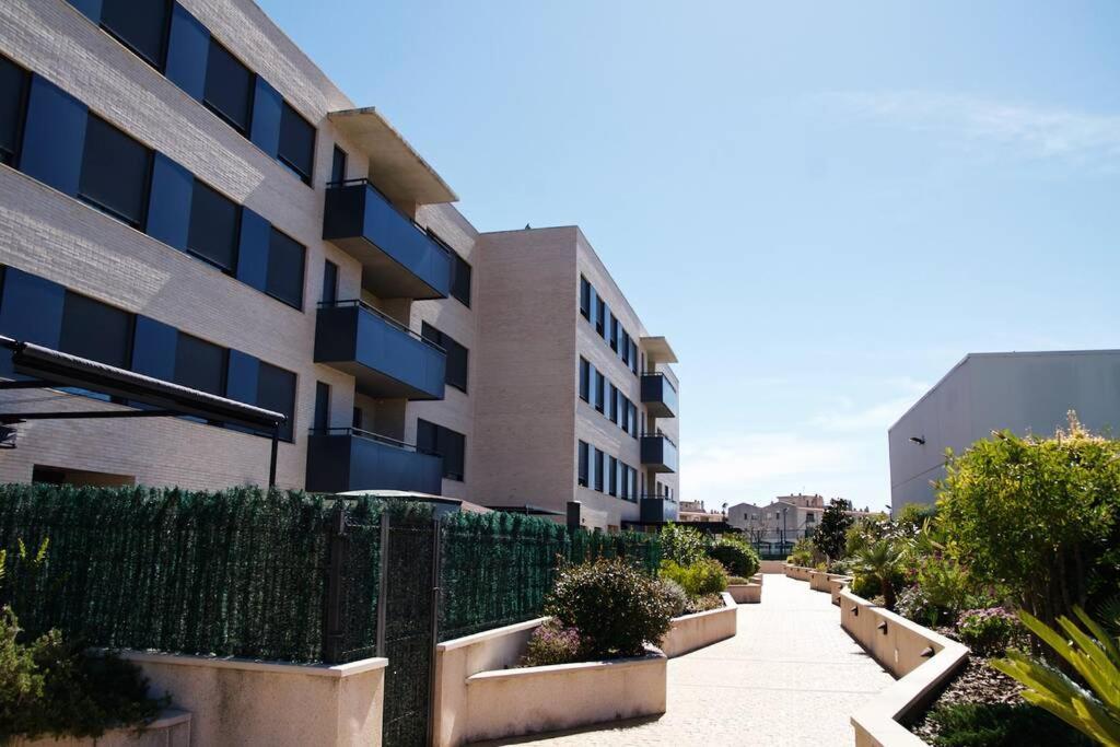 Apartamento diseño a cien metros del mar. Torredembarra Exterior foto